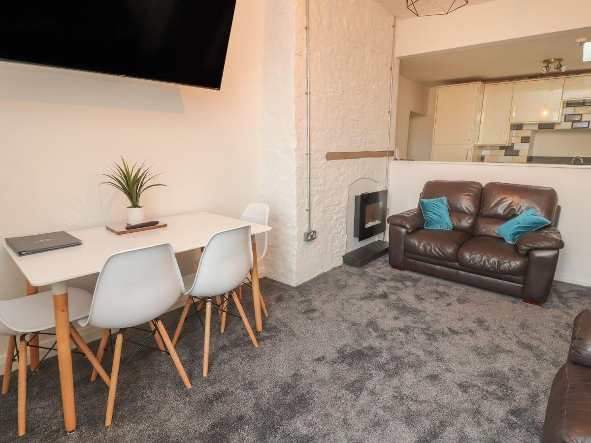 Memorial Building Apartment รูธิน ภายนอก รูปภาพ
