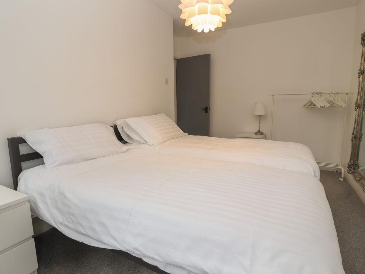 Memorial Building Apartment รูธิน ภายนอก รูปภาพ