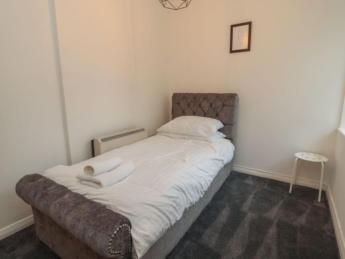 Memorial Building Apartment รูธิน ภายนอก รูปภาพ