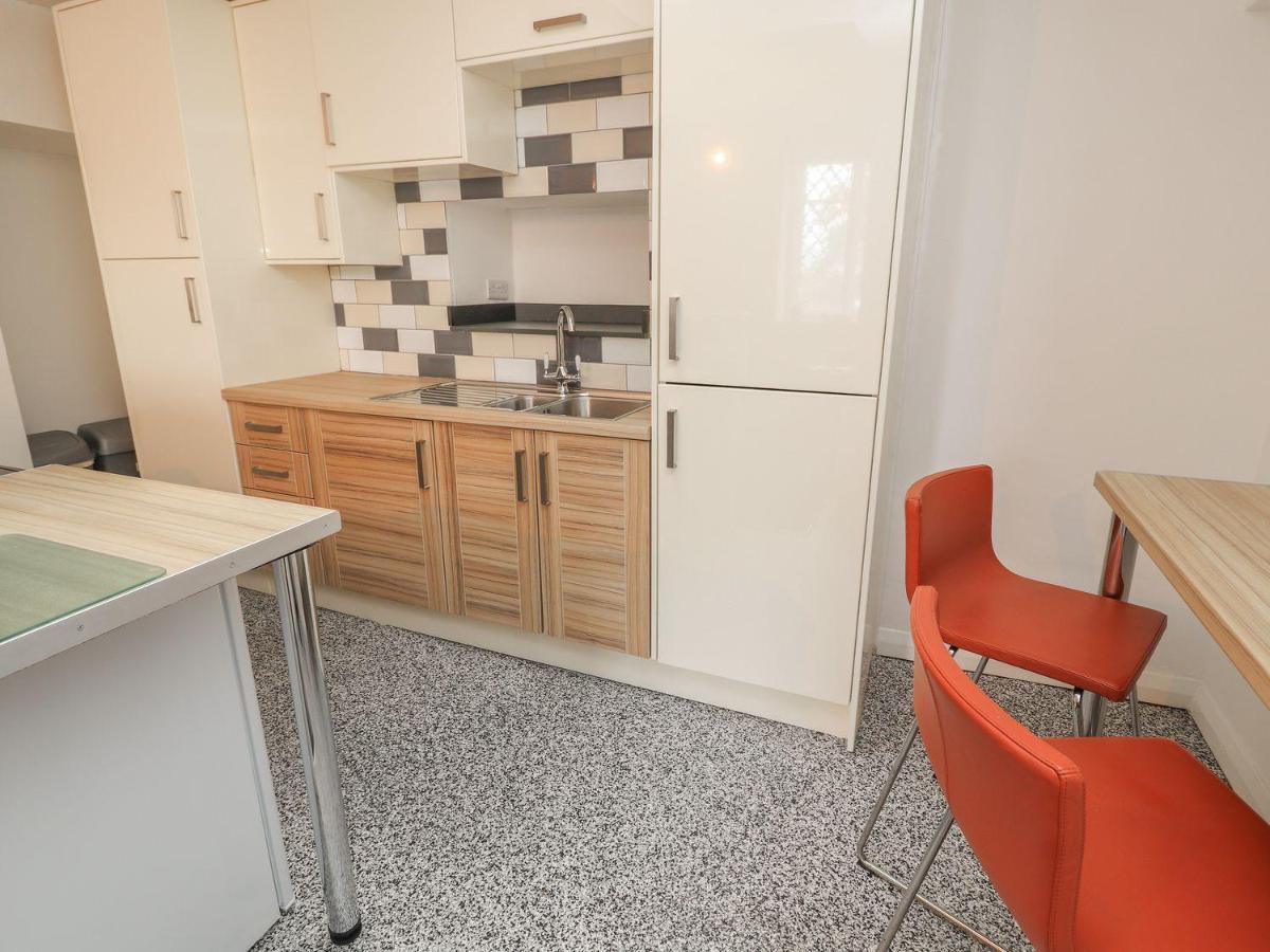 Memorial Building Apartment รูธิน ภายนอก รูปภาพ