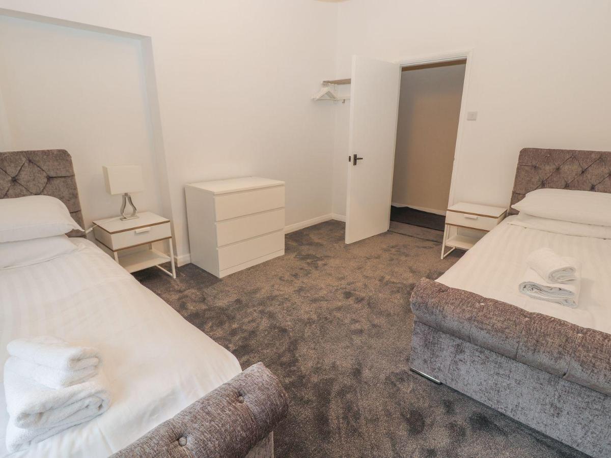 Memorial Building Apartment รูธิน ภายนอก รูปภาพ