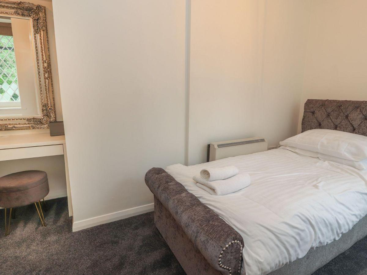 Memorial Building Apartment รูธิน ภายนอก รูปภาพ