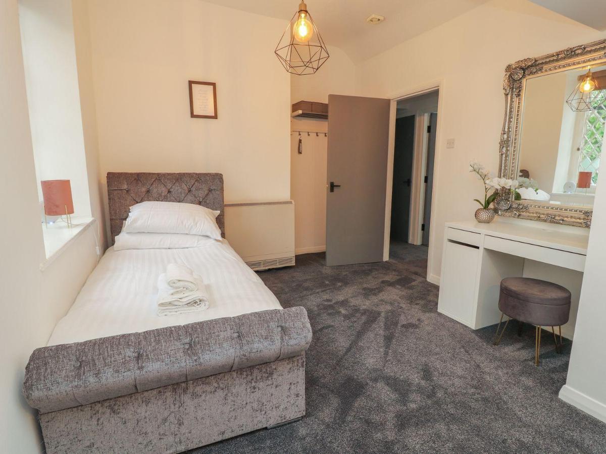 Memorial Building Apartment รูธิน ภายนอก รูปภาพ