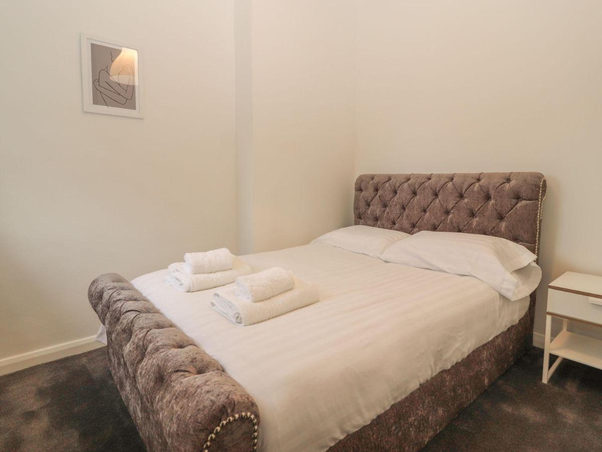 Memorial Building Apartment รูธิน ภายนอก รูปภาพ