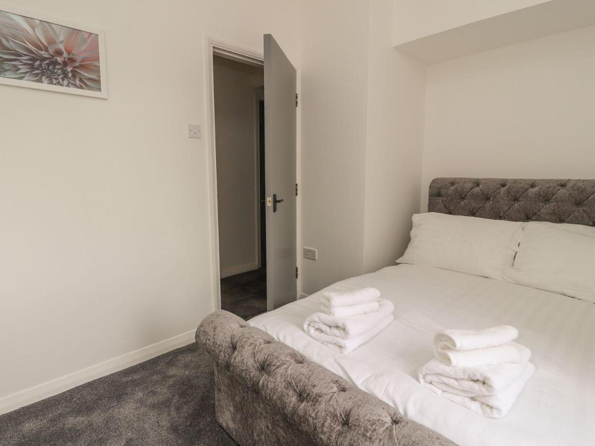 Memorial Building Apartment รูธิน ภายนอก รูปภาพ