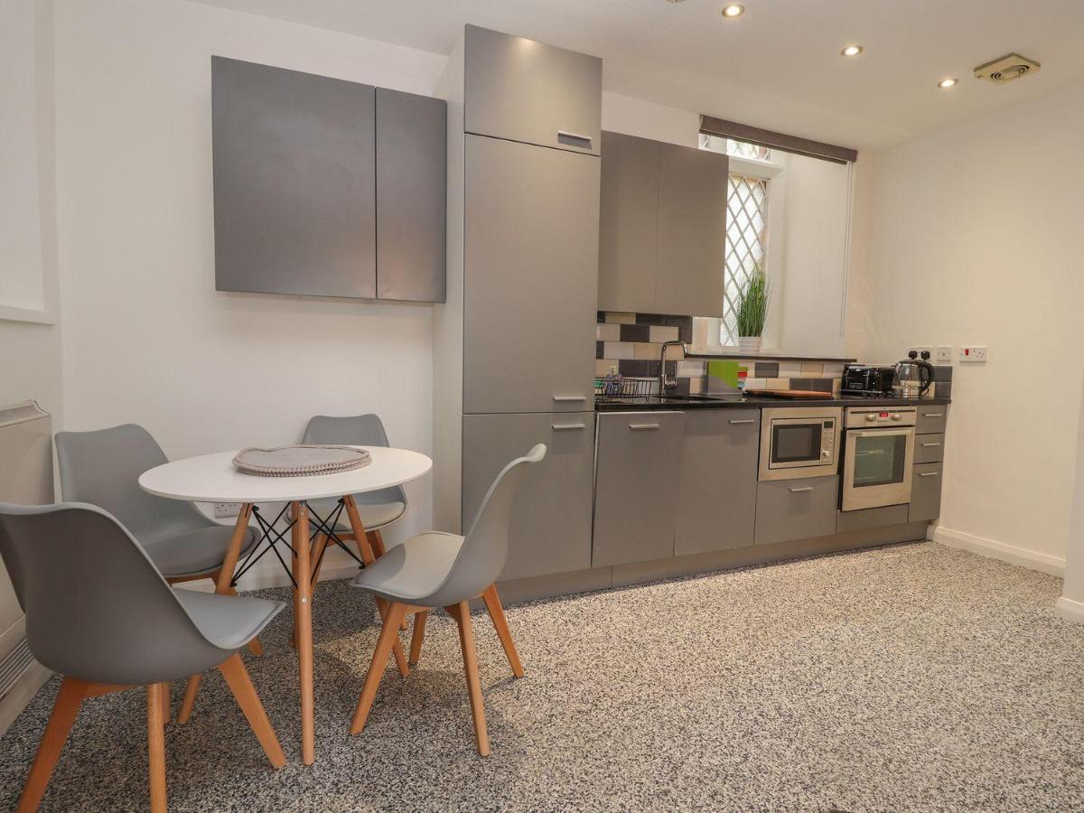 Memorial Building Apartment รูธิน ภายนอก รูปภาพ