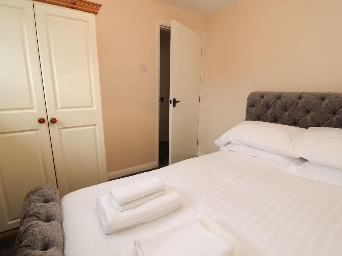 Memorial Building Apartment รูธิน ภายนอก รูปภาพ
