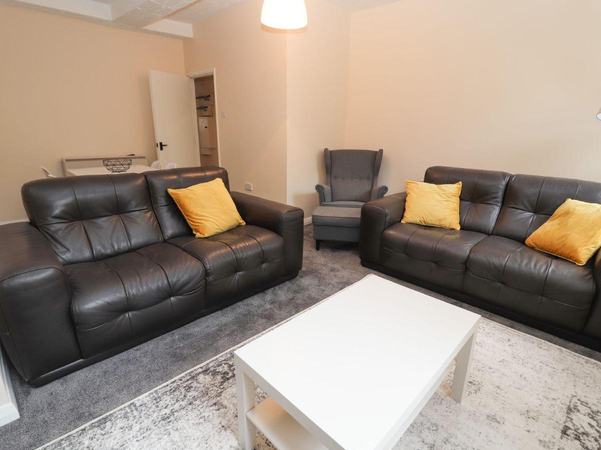 Memorial Building Apartment รูธิน ภายนอก รูปภาพ