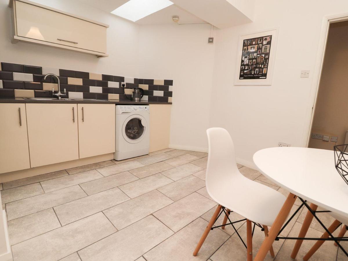 Memorial Building Apartment รูธิน ภายนอก รูปภาพ